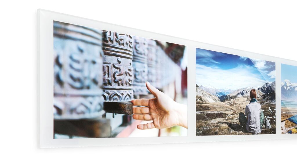 Een hand draait een gebedsmolentje in een tempel naast twee prachtige landschapsfoto's.