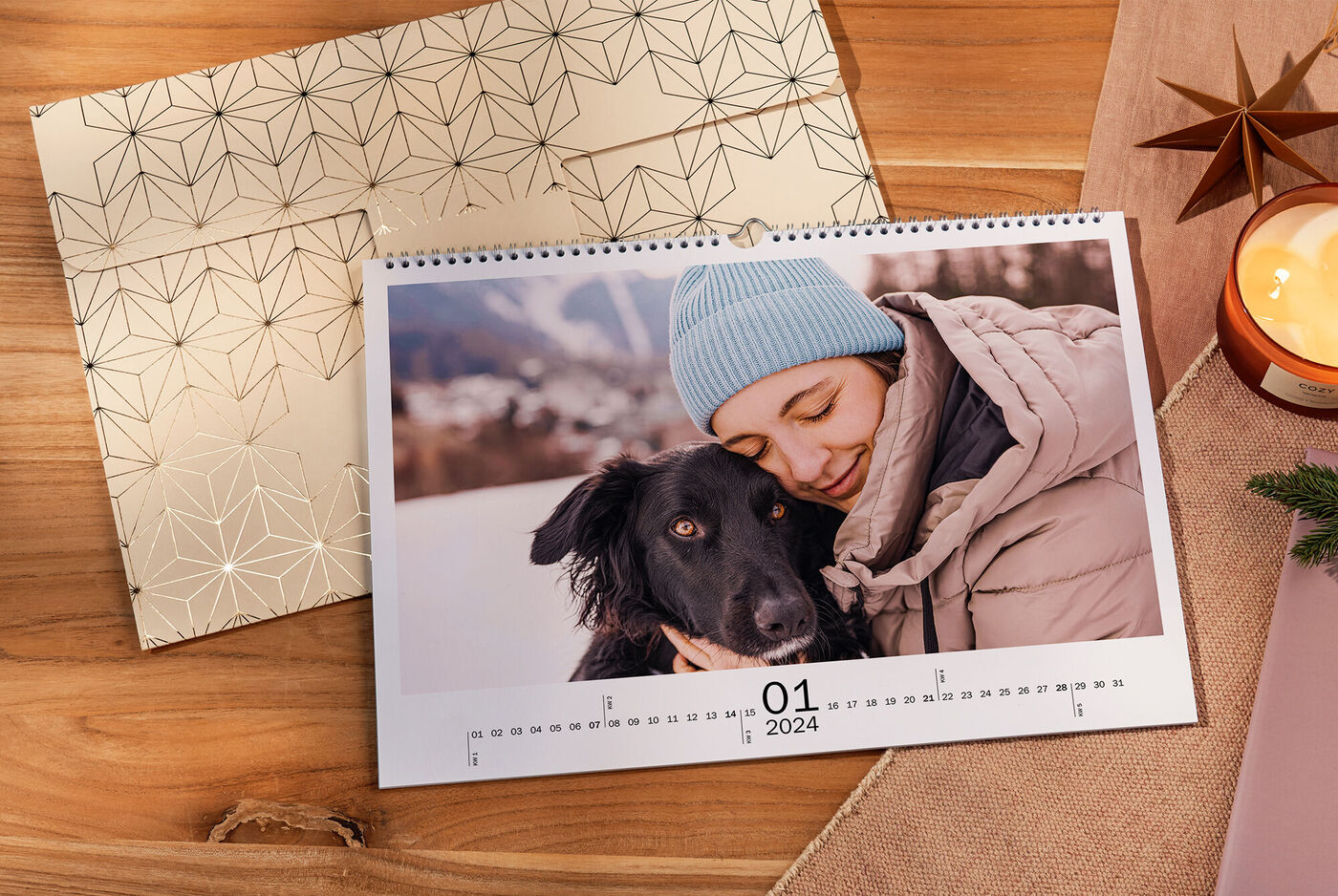 Knusse fotokalender met een hond en persoon in de winter.