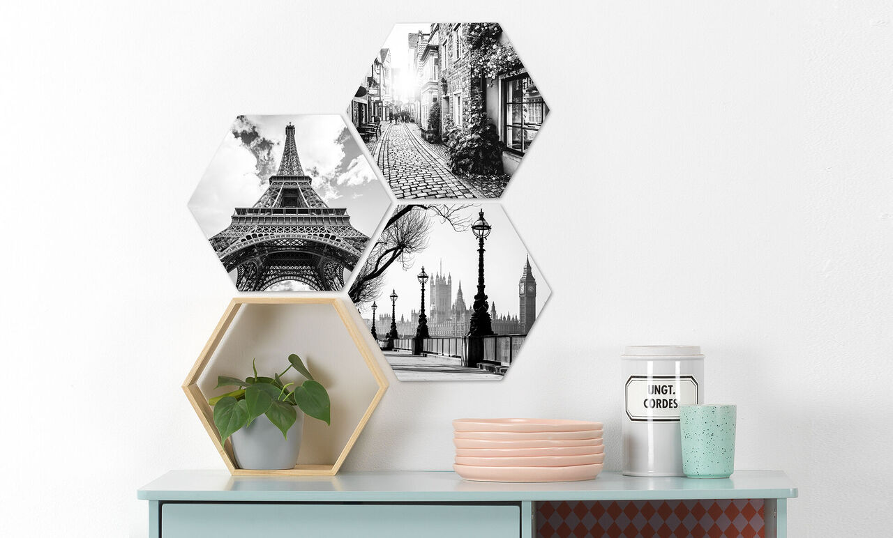 Drie hexagonale zwart-wit foto's met de Eiffeltoren, Londense skyline en een stadsstraat.