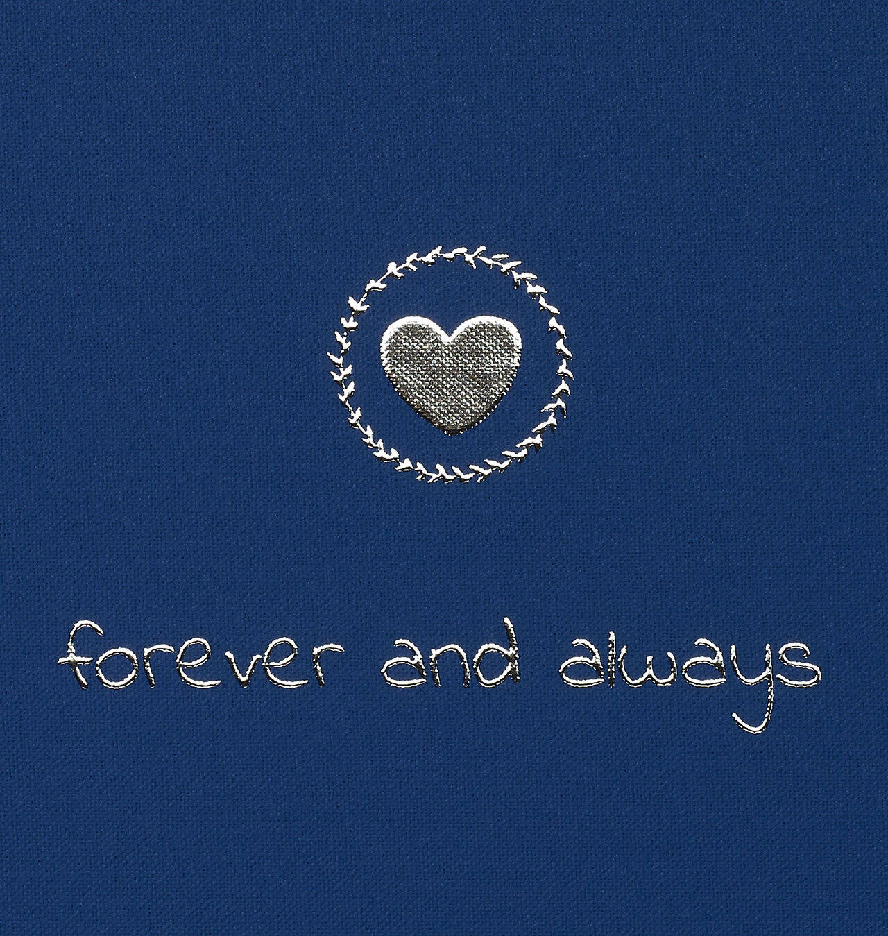 Blauw stoffen kaft met een hart en de tekst 'forever and always'