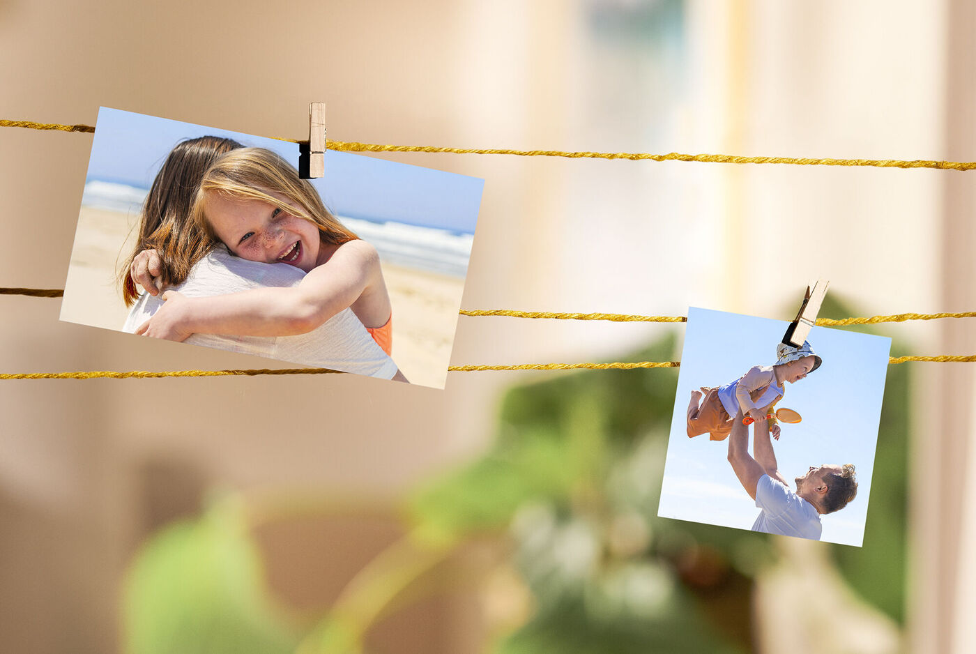 Twee foto’s hangen aan een touwtje met knijpers