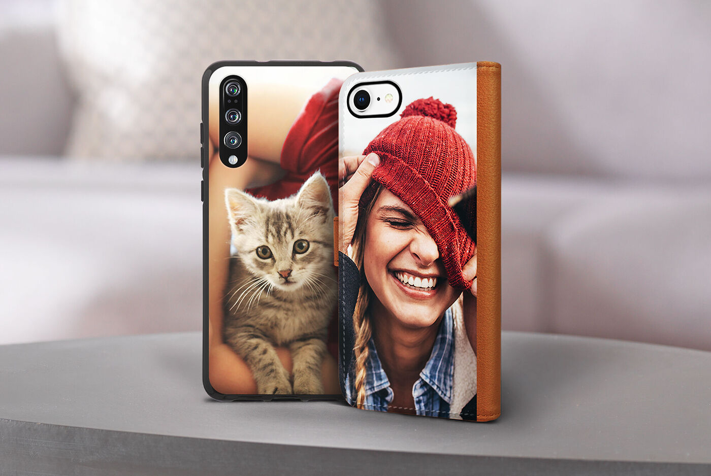 Telefoonhoesjes met schattige kattenfoto’s en persoonlijke afbeeldingen.