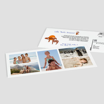 Gezin geniet van prachtige momenten op het strand met een fotoboek en drie foto's.
