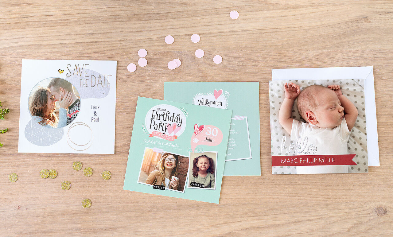 Drie liefdevol ontworpen wenskaarten voor speciale gelegenheden, een daarvan met babyfoto