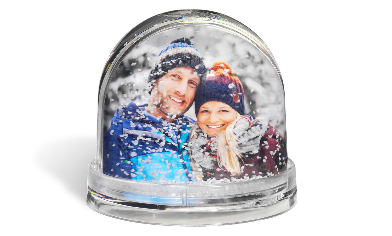 Sneeuwbol met persoonlijke foto, mooie winterse sfeer.