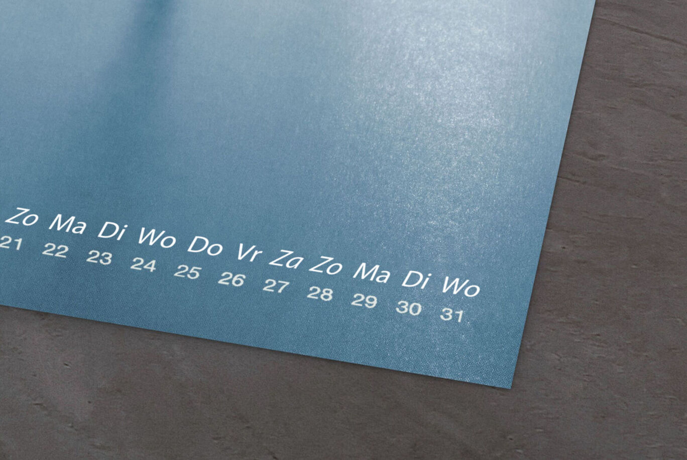 Een CEWE fotokalender met maandweergave en weekdagen in duidelijk schrift.