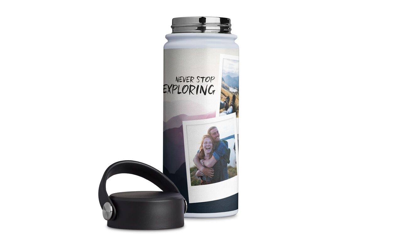 Een gepersonaliseerde drinkfles met foto's en de tekst 'Never Stop Exploring'
