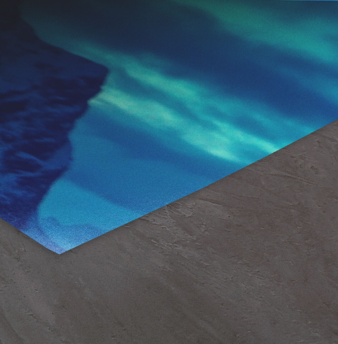 Detail van een blauwe, gestructureerde oppervlakte met golvend patroon.