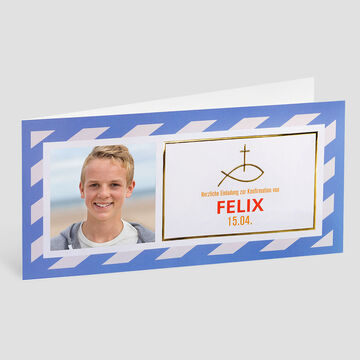 Ontwerp voor een uitnodiging voor het vormsel met blauw-wit patroon en gouden letters.