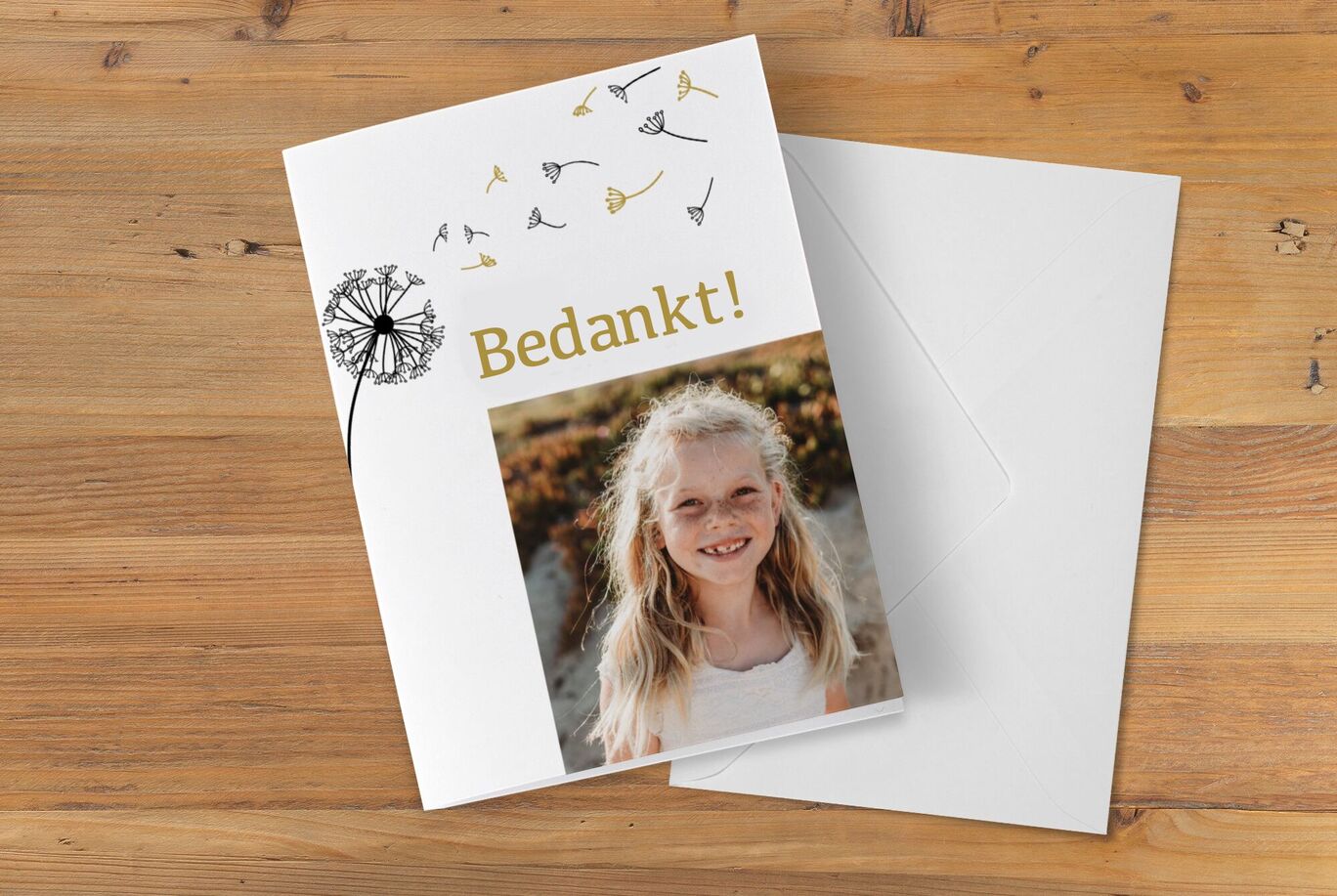 Kaart met 'Bedankt!' en een bloemenillustratie.