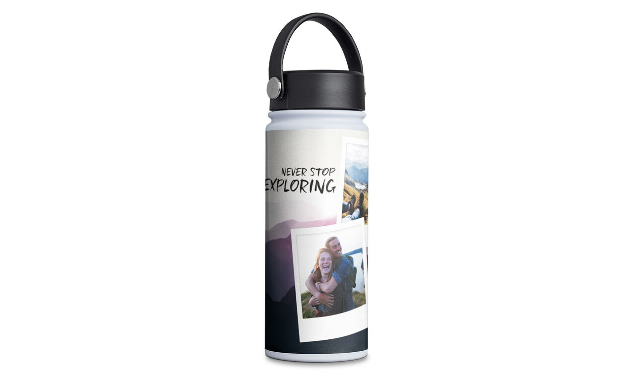 Mensen genieten van een uitzicht op een drinkfles met fotomotieven.