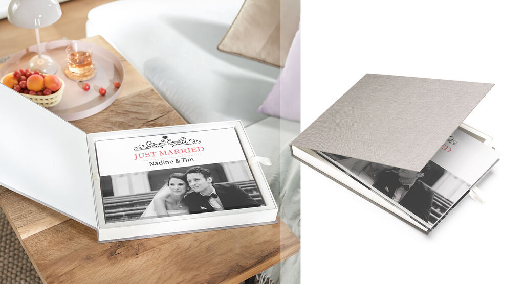 Een gesloten fotoboek met de titel 'First Married' op een stijlvolle tafel naast een fruitschaal. Elegant en vol herinneringen.
